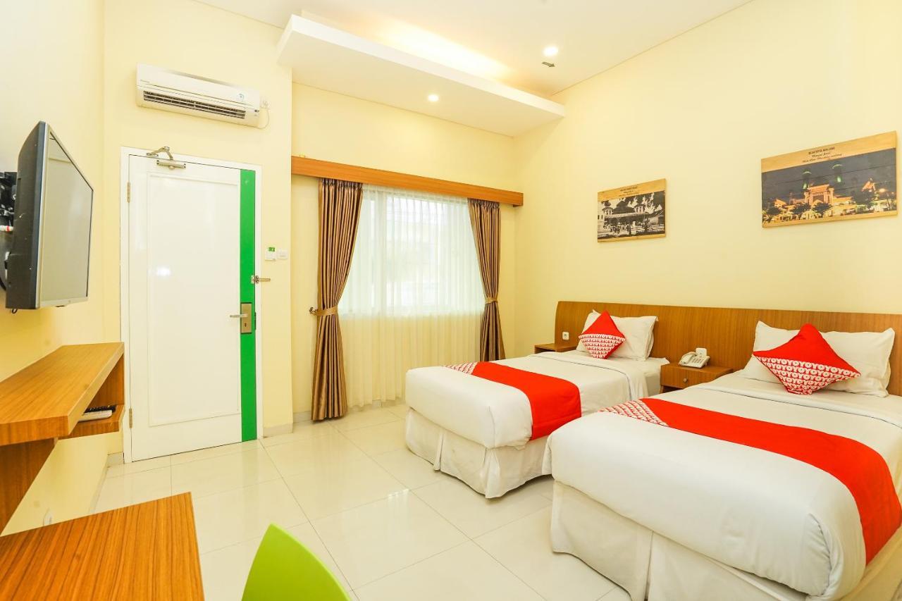 Oyo 272 M Suite Residence มะลัง ภายนอก รูปภาพ