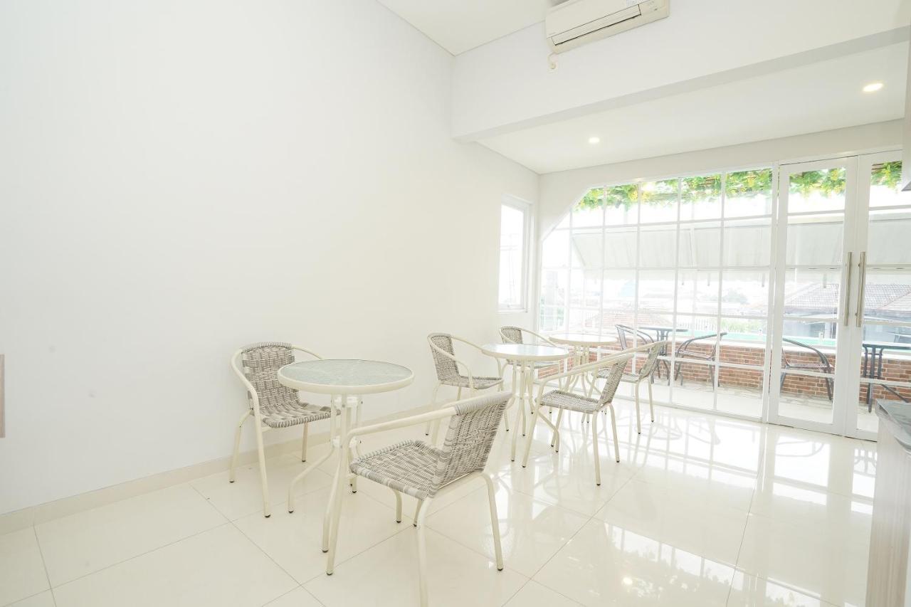 Oyo 272 M Suite Residence มะลัง ภายนอก รูปภาพ
